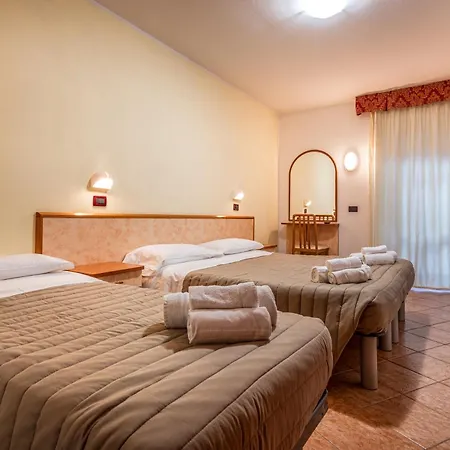 Zodiaco & Отель Тренто