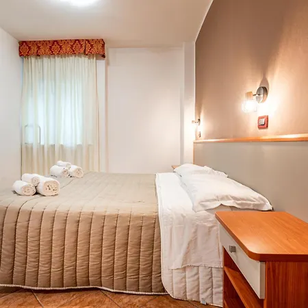 Отель Zodiaco & Тренто